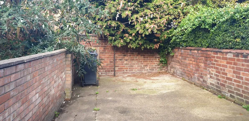 Modern 2 Bed Terraced House // AUG 2026 - Image 12